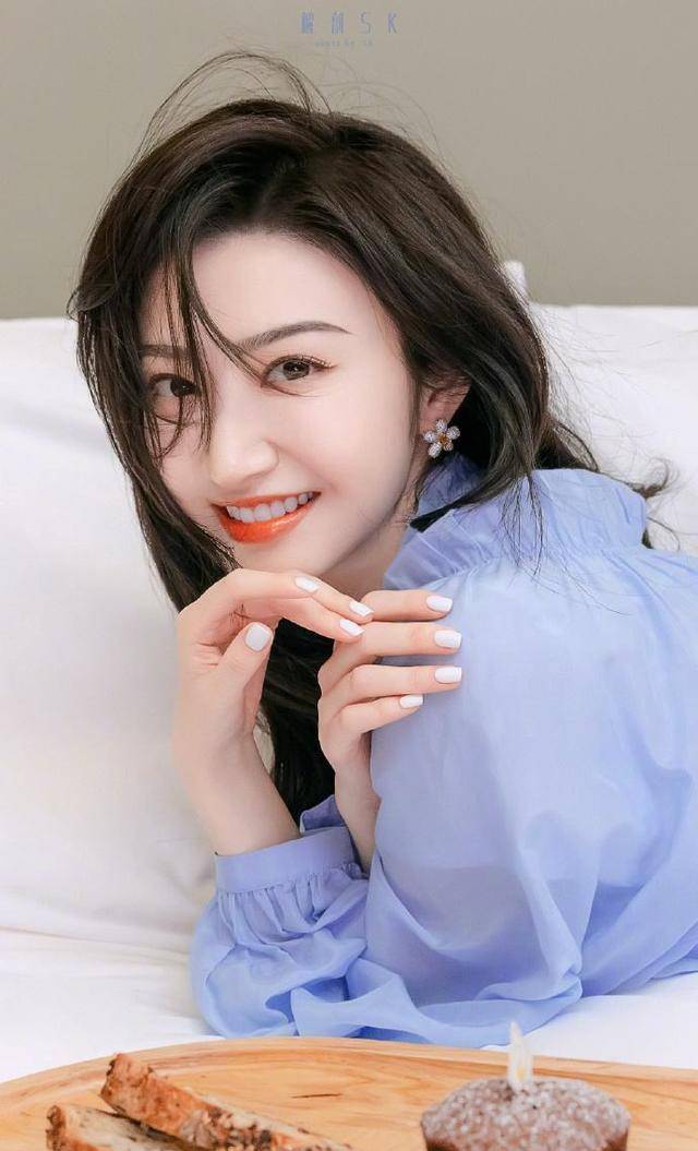 16岁的景甜与路征相爱后,却因旷课而被开除,路征为她成立了公司_侵权