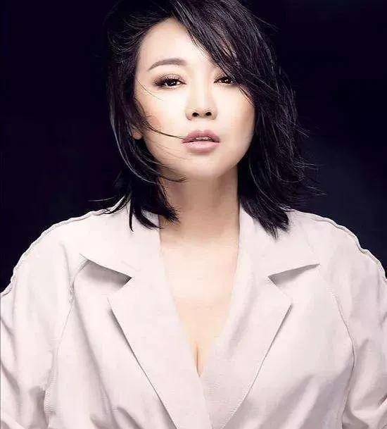 马伊琍,1976年出生于上海市虹口区,中国内地女演员,毕业于上海戏剧