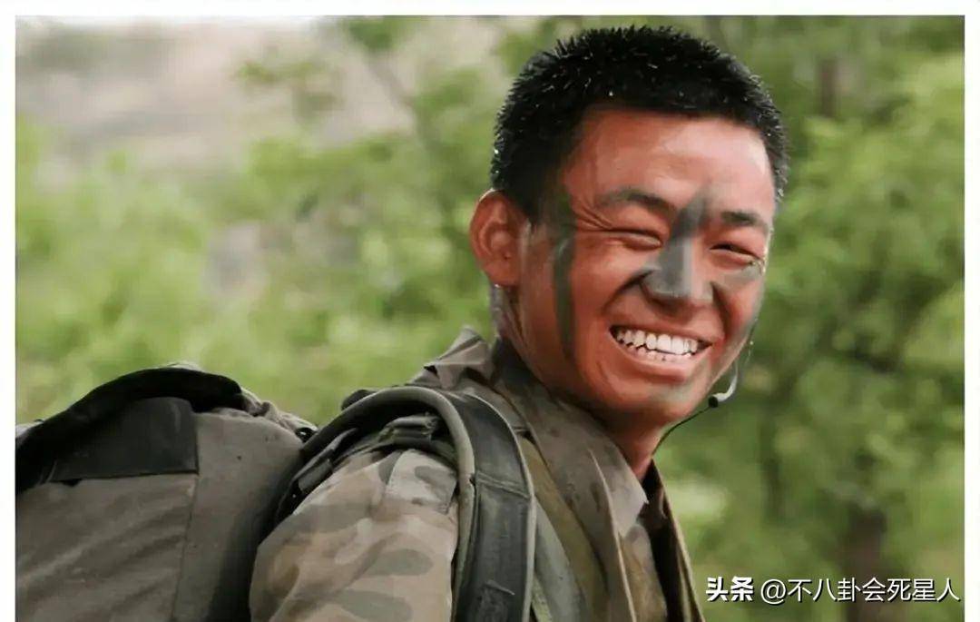 40岁王宝强现身街头抽雪茄,离婚6年身家过亿,马蓉后悔了吗?