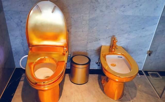 1吨黄金建的酒店,外墙上的厕所都是镀金的,不怕被偷吗?