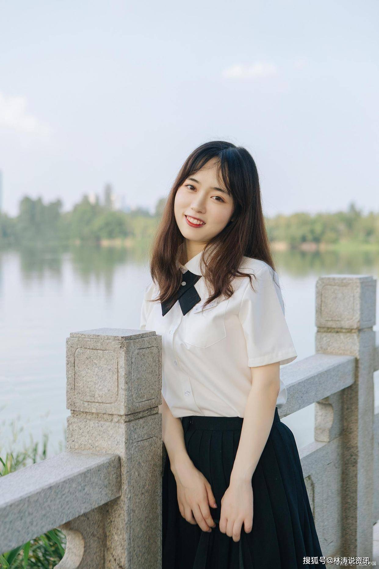 90后女教师穿jk制服,被批不正经,是有伤风化还是思想传统?