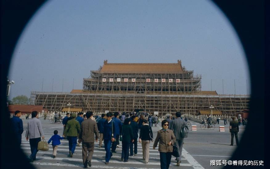 1984年国庆35周年之际 天安门城楼迎来了大修