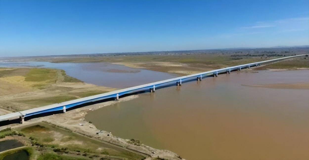 这座黄河大桥长4300米,取得大进展:工程完工,等待通车_建设_包头_两地