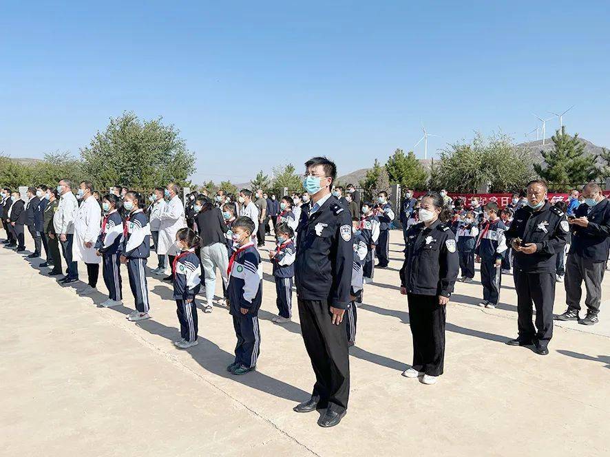 (深井镇样田庄革命烈士纪念碑广场(庞家堡镇何金海烈士陵园)记者:杨