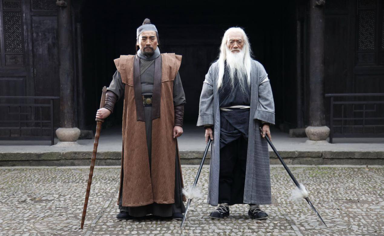 于承惠本身就是一位武打高手,尤以剑术最为精湛,因演《少林寺》王仁则