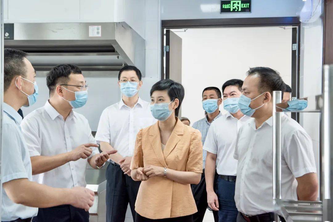 台州市副市长章月燕一行来临参加重阳节活动_临海市_服务_府城