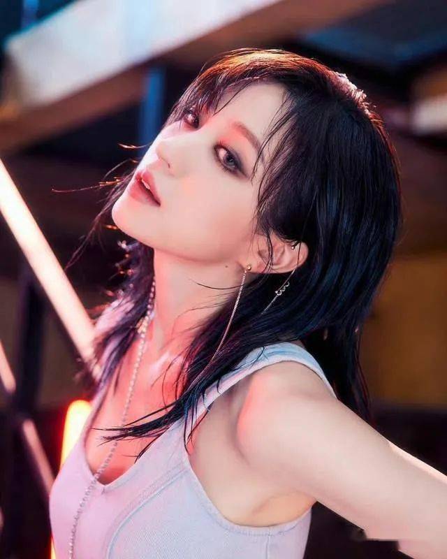 艺名hani),1992年出生于韩国首尔,今年30岁,2012年以女团exid正式出道