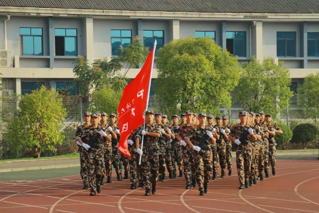 军训汇演|小绿人,你真的很不错!_sisuers_未来_歌乐山