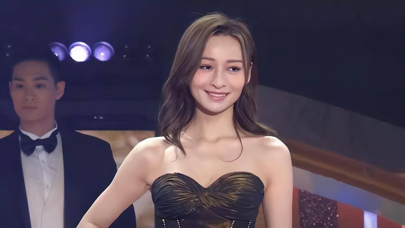 2022港姐决赛,星二代林钰洧夺冠被嘲,爸爸年轻时女