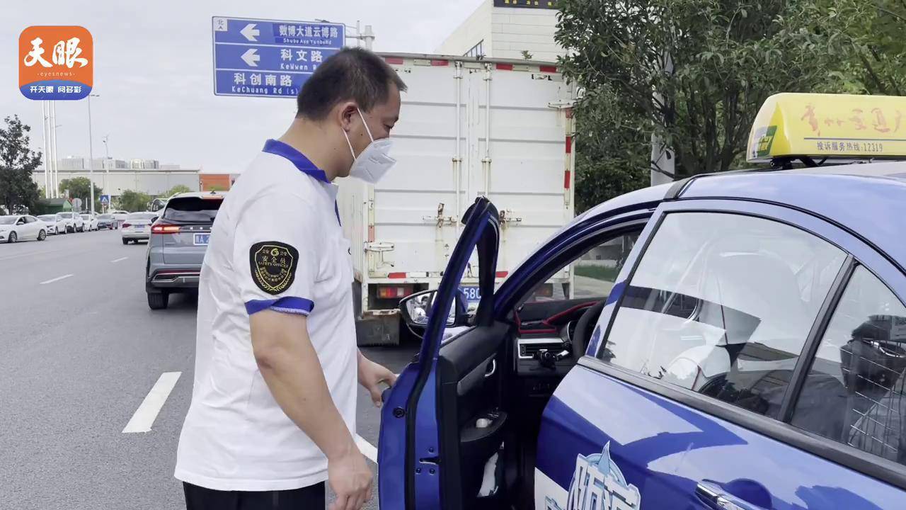 的士司机曹晟:用车轮丈量城市的变迁 | 这10年,我与贵州共成长