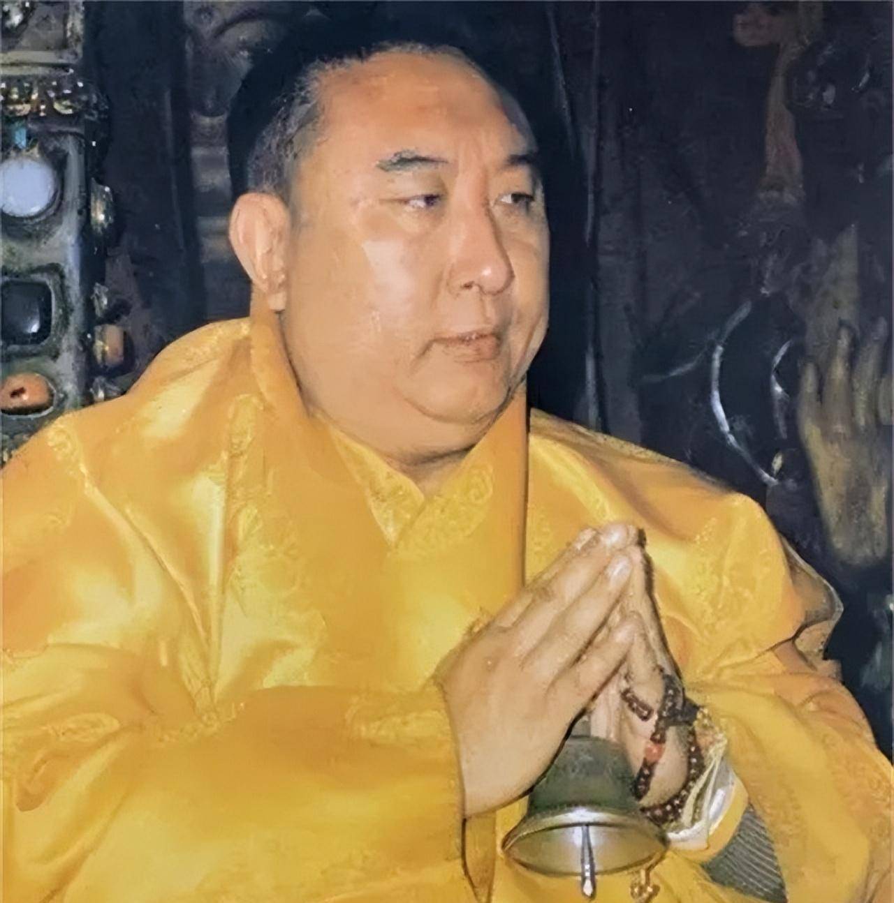 十世班禅娶19岁女学生为妻,此后脱下袈裟,独生女回