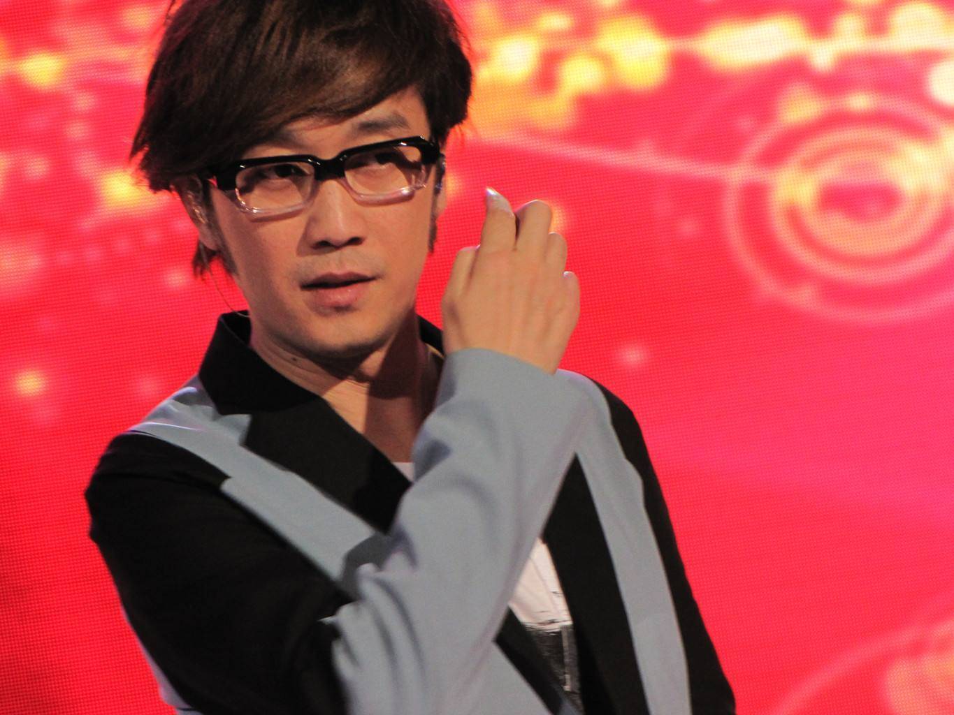 过气歌手现状:有人被歧视,有人四处卖惨,有人在小县城商演_六哲_徐