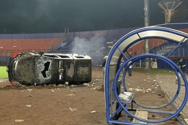 印尼东爪哇体育场暴力事件已致129死！该国足球联赛暂停