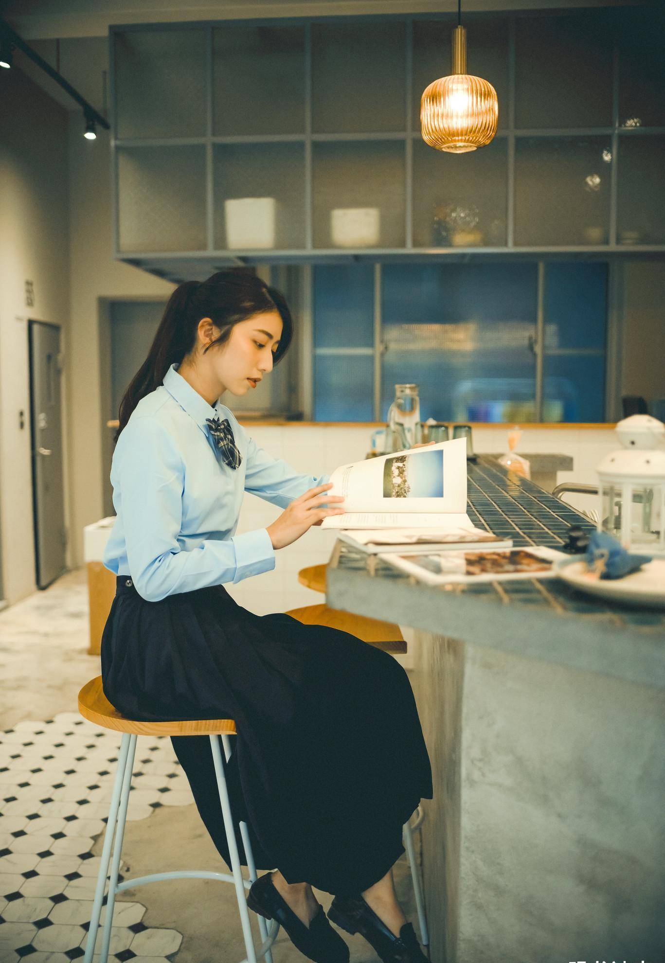 穿jk制服的台女生,青春甜美的模样,让人梦回校园