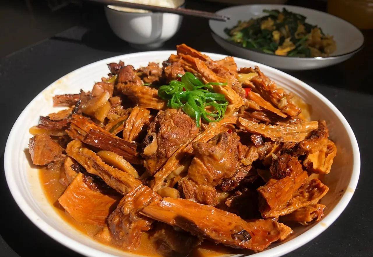 教你营养美味的腐竹焖鸡,香而不腻,好吃下饭,隔壁小孩馋得不行_美食