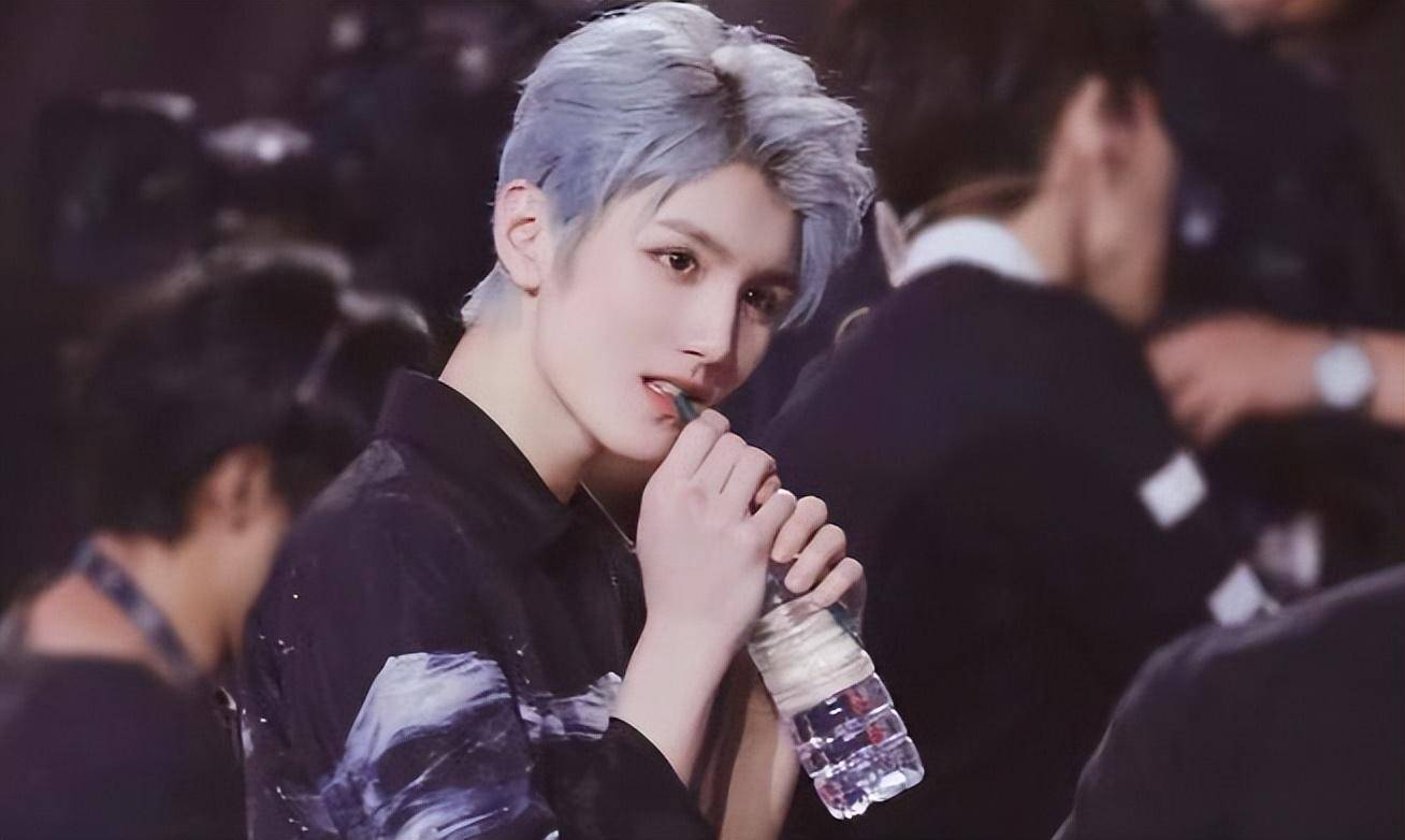 "大起大落"灵超:曾在机场跟路人冲突,后遭好朋友出卖_木子洋_李荣浩