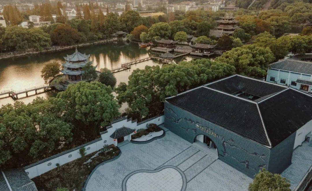 據介紹,該館坐落於台州府城文化旅遊區東湖公園景區內,由原臨海博物館