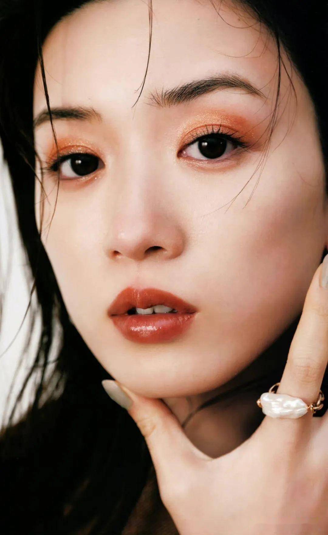 女星永野芽郁《cyan》杂志封面大片,透明感秋日妆容楚楚动人_日本