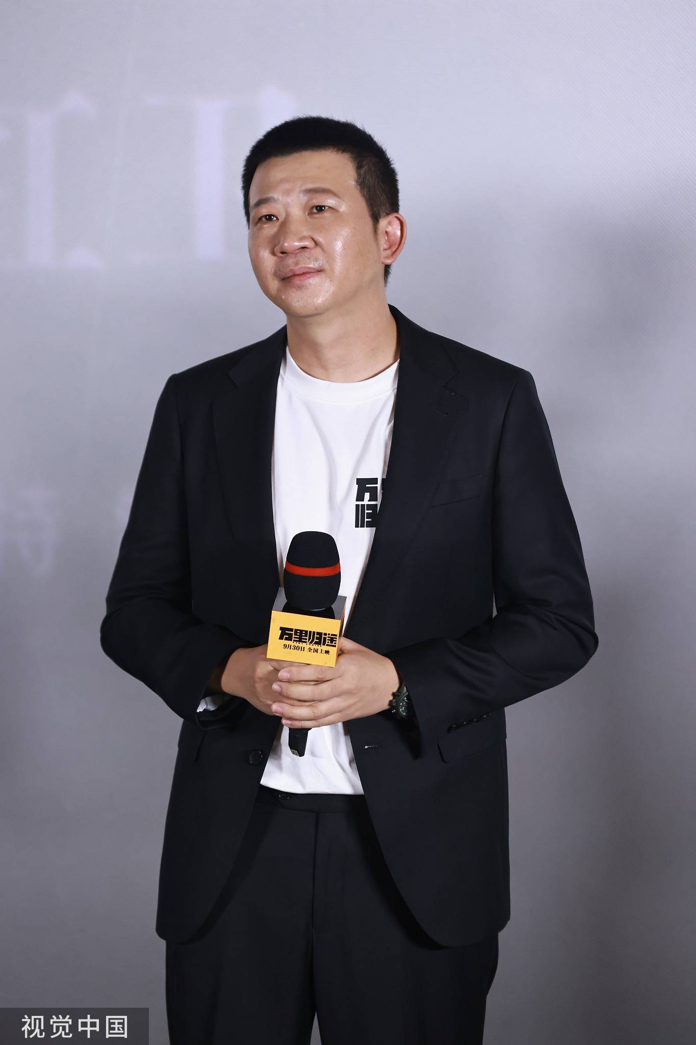 专访《万里归途》导演饶晓志:电影工业铺就战场"回家路"_《万里归途》