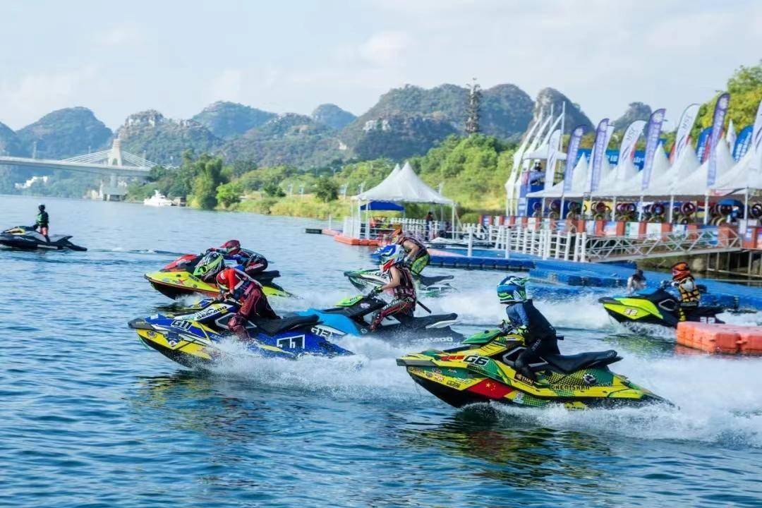 "柳州杯"水上摩托公开赛开赛_赛事_摩托艇_选手