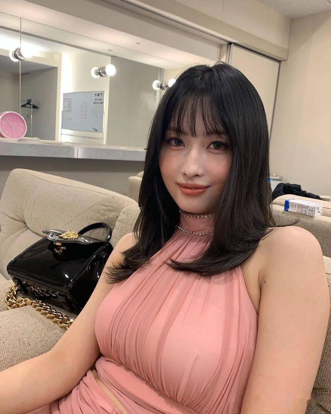 twice momo秀丰满身材,结实的11字腹肌吸睛,令人"惊艳"的美女_魅力