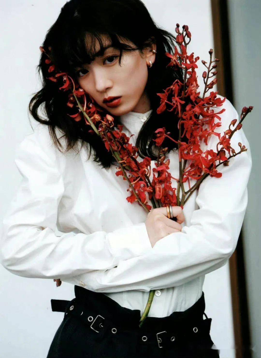 女星永野芽郁《cyan》杂志封面大片,透明感秋日妆容楚楚动人_日本