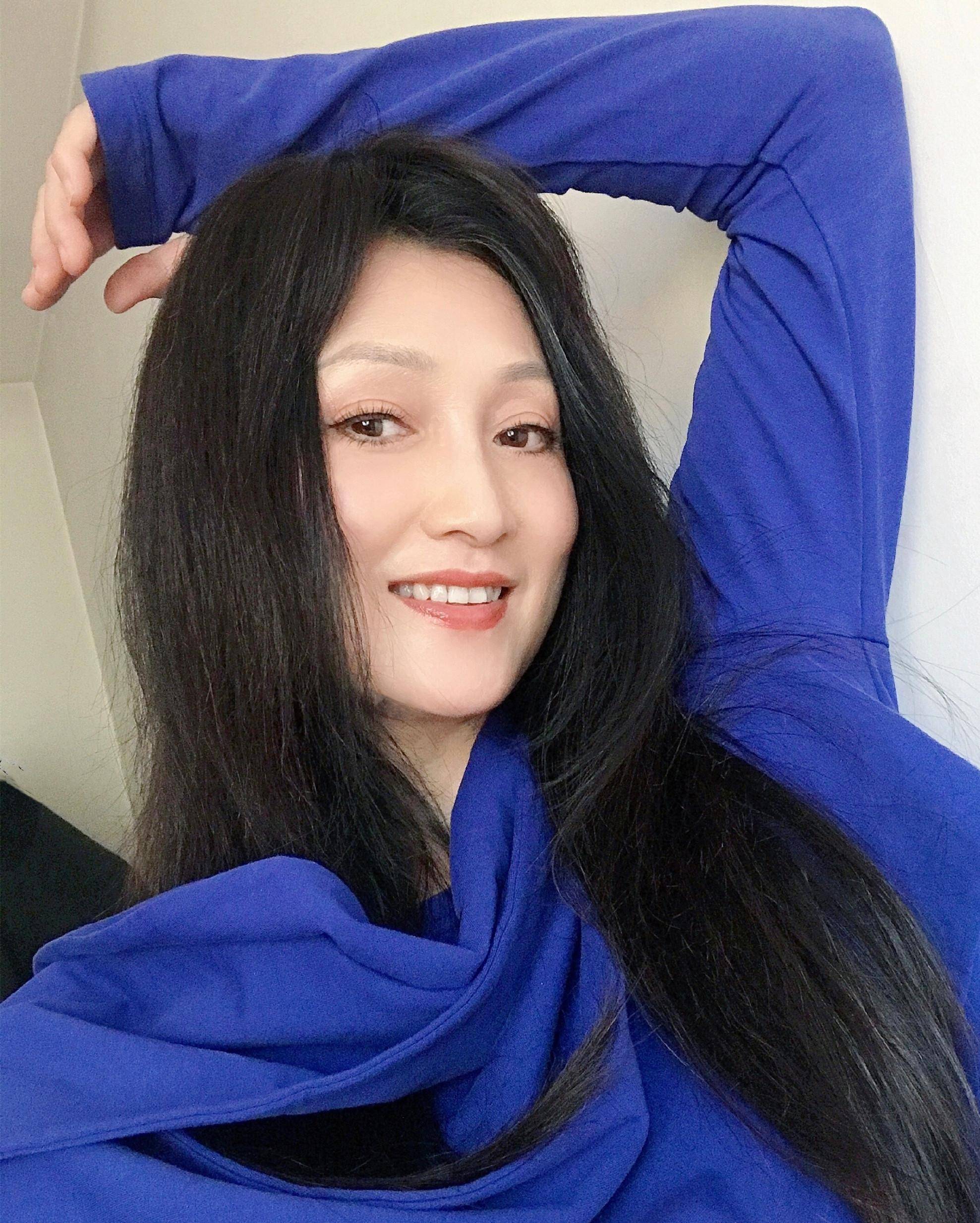 林芳兵息影13年近况曝光!57岁皮肤白皙似少女,嫁指挥家生活低调_照片_