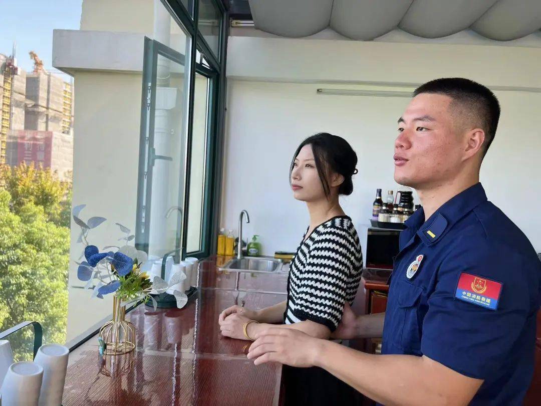 不一样的假日 不一样的团聚_沈逸_妻子_支持