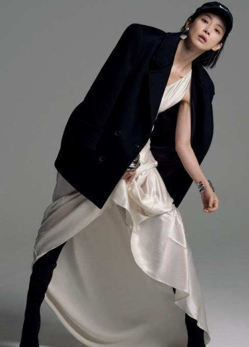 43岁李宝英写真惊艳四座 新剧搭档全慧珍 与池晟相爱18年甜蜜如初