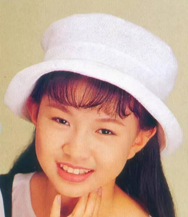 14岁之后,也就是90年代中期开始,少女卓依婷翻唱