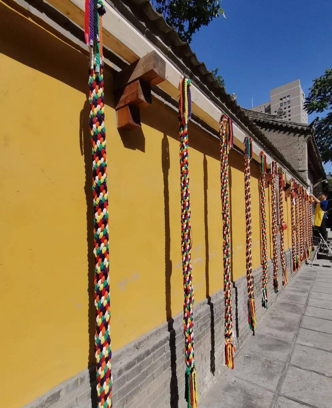 范超/ 结缘七彩金刚绳_绳子_院子_月亮