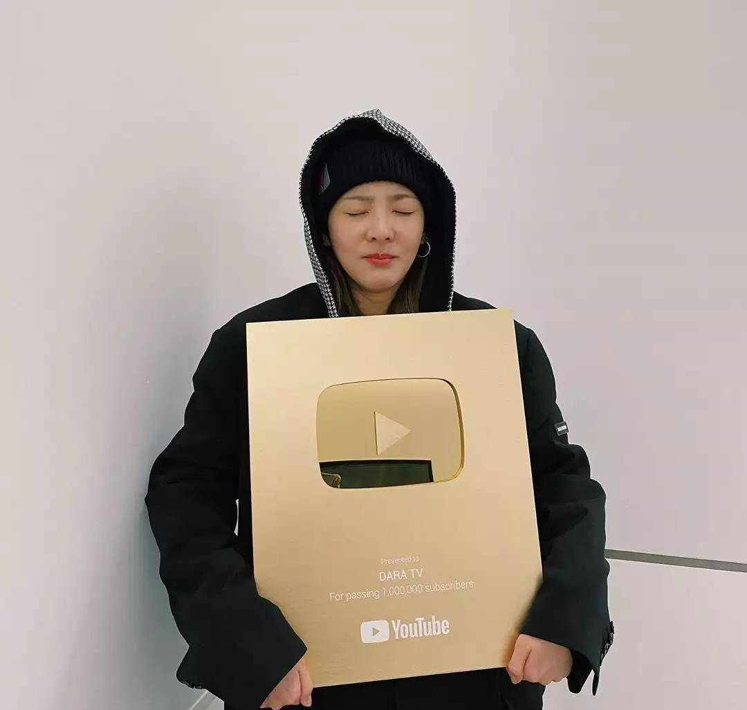 另外,dara 还通过自己经营的 youtube 频道「dara tv」和粉丝交流