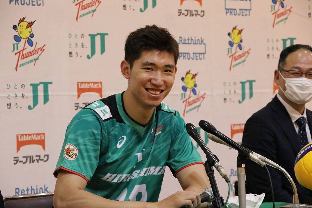 江川出席jt雷霆记者见面会,美国队友拉塞尔因故缺席_台风_原因_航班