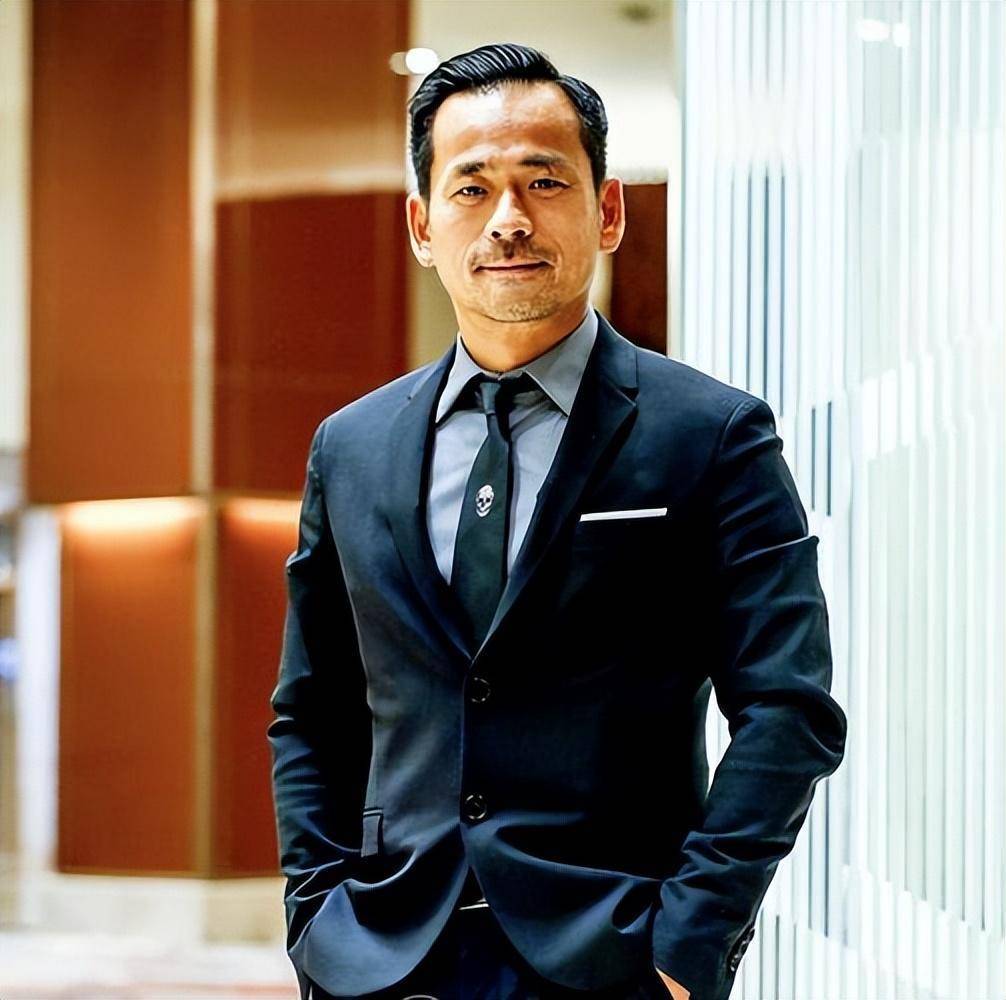 和混血美模"人肉沙发"的周焯华,也走到了今天_何鸿燊_梁安琪_时候