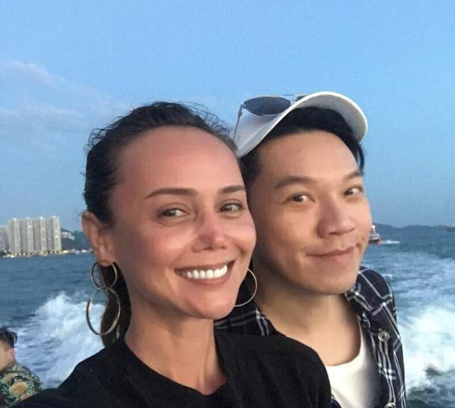 事实上,除了蔡国威外,韩君婷在圈内也的确还有很多朋友,比如王贤志,周