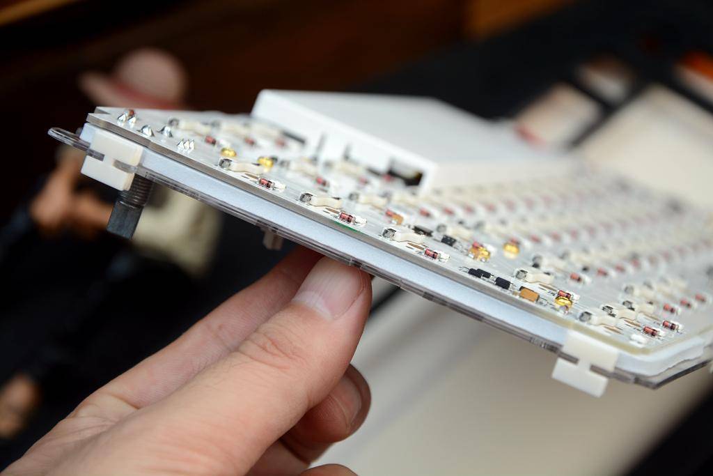 人生第一把客制化键盘就是它了,贱驴A3落日橙客制化套件体验