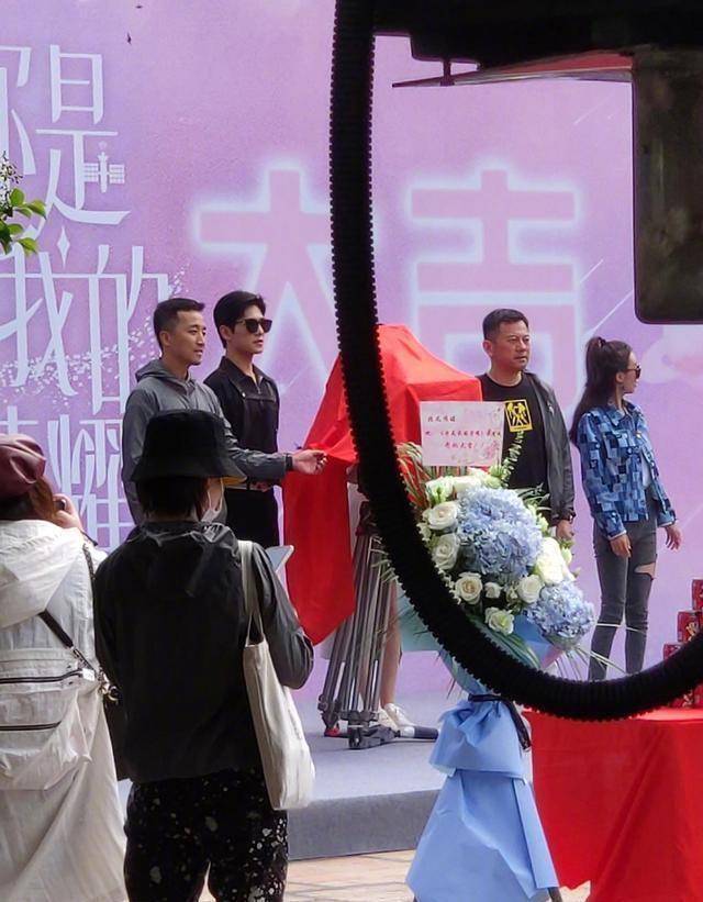 热巴杨洋同框路透!