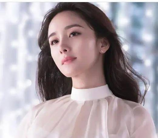 经过这么多年的打拼,现在的杨幂已经成为了娱乐圈里的超一线女明星