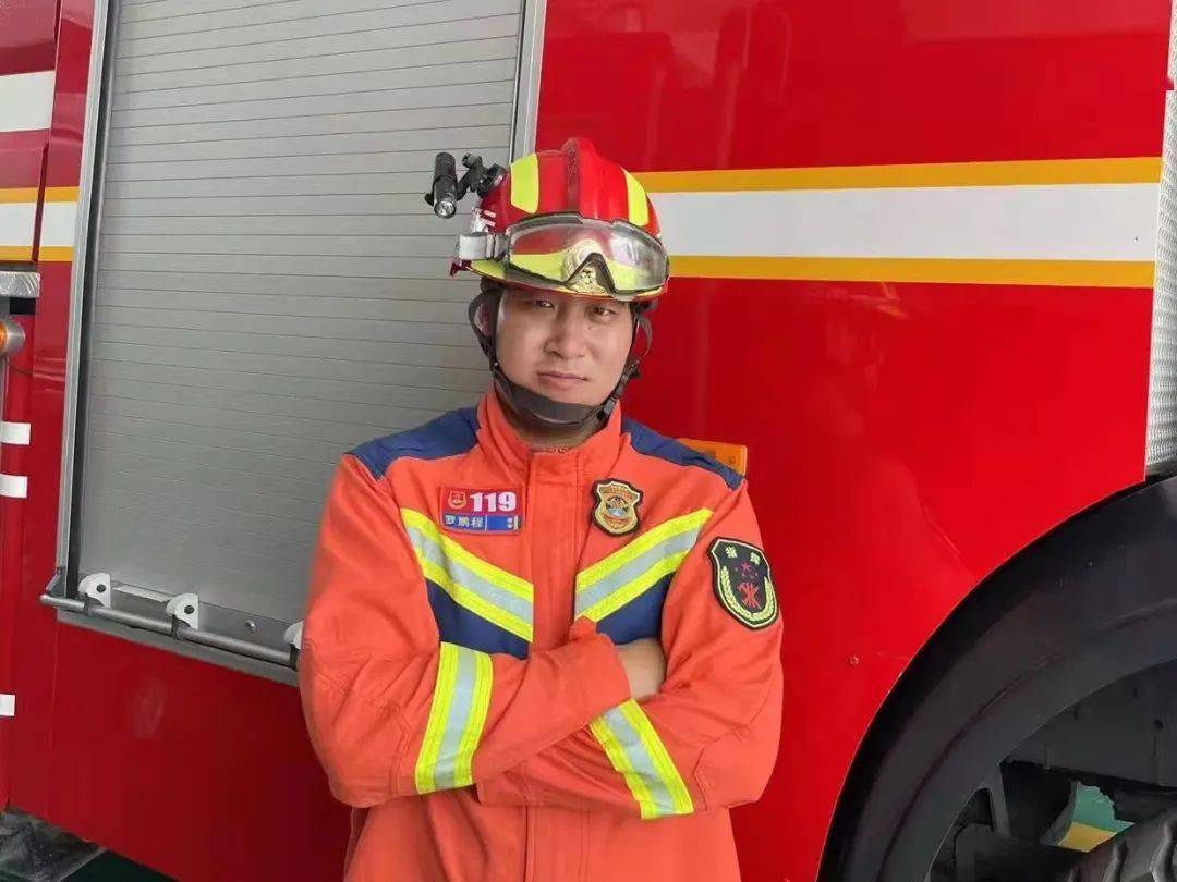 个人简介这是罗鹏程的人生格言埋骨何须桑梓地,人生何处不青山榜样是