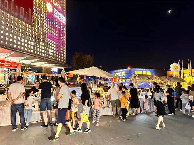 图片 重庆两江新区：点亮“夜经济” 城市消费激发新活力