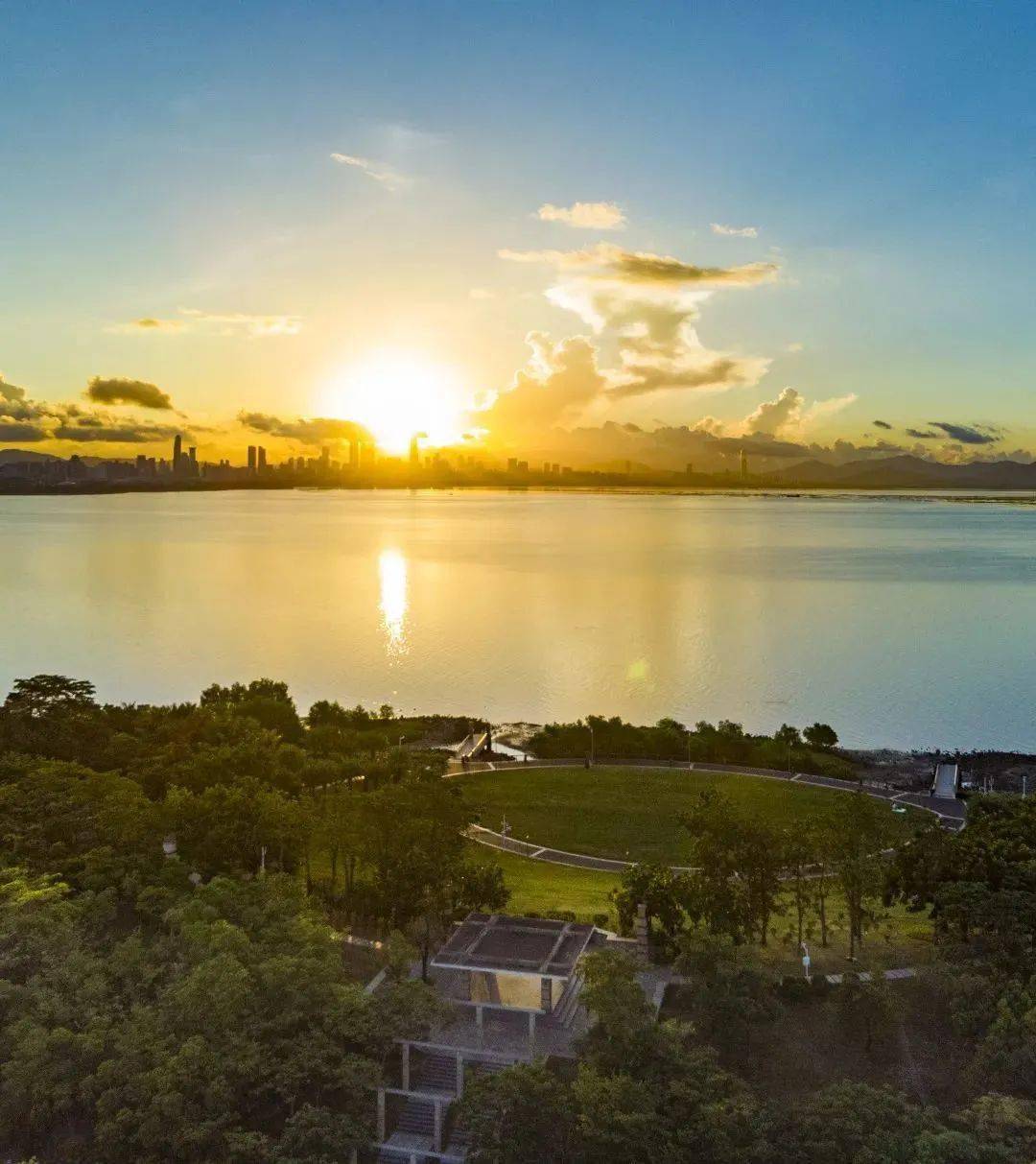 一個作為出了地鐵口就能看到海的公園——深圳灣公園,這裡不僅有超長