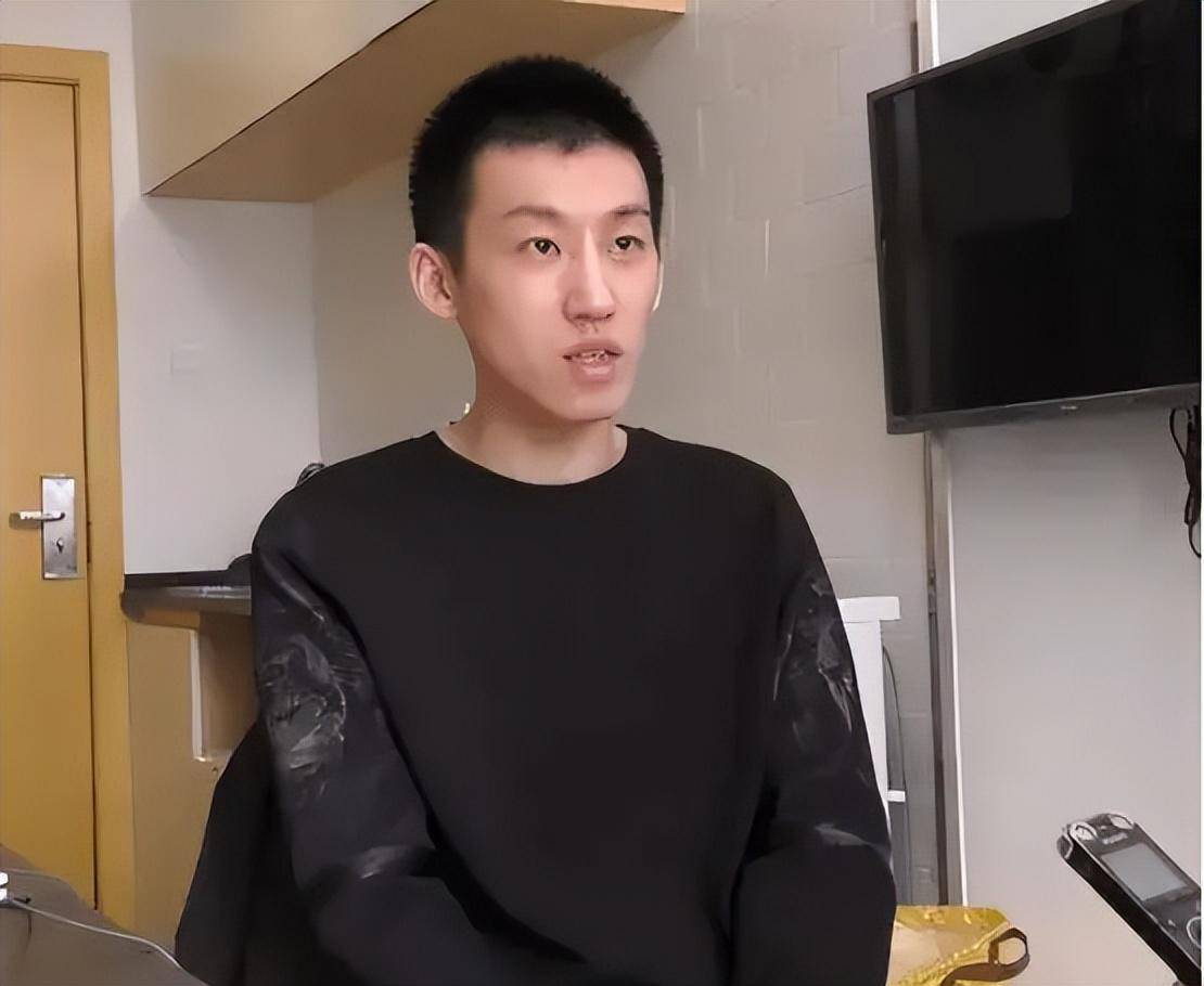 江苏富二代8个月赔光2千万,父母被捕女友跑路,只给他剩下一条狗_丁伟