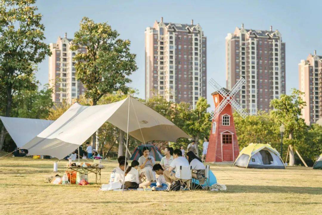 雲水灣公園半島花溪樂園月亮灣公園大嶺村柘皋老街全力保障穩市場假日