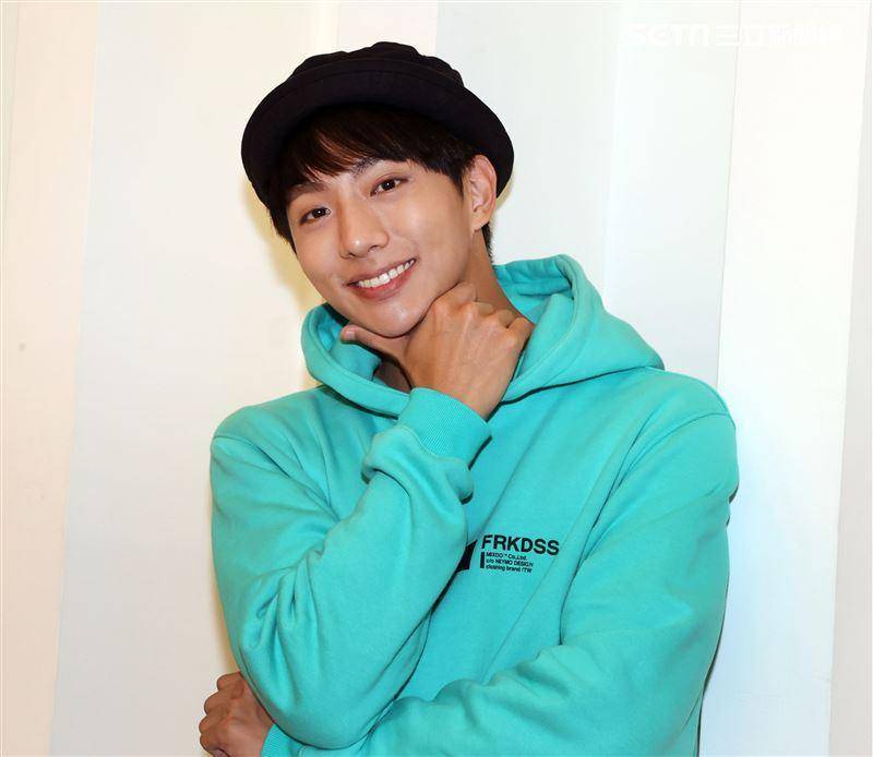 "花灵龙"许明杰酒后辱警,将阿婆吓到下跪求饶,本尊