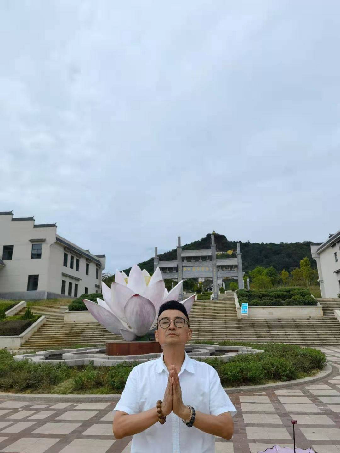 王秉刚冰山书法走近360行：走近西九华佛教胜地，应邀题字：佛