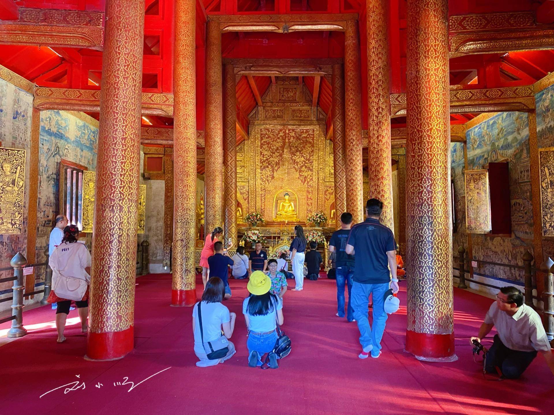 泰国寺庙“最奇怪”的规定，不穿拖鞋好麻烦，中国游客：佛祖见谅