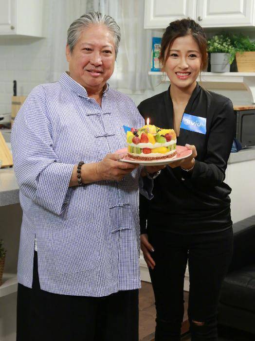 洪金宝前妻近照意外曝光,与儿孙共享天伦,颜值依旧在线_曹恩玉_洪天明