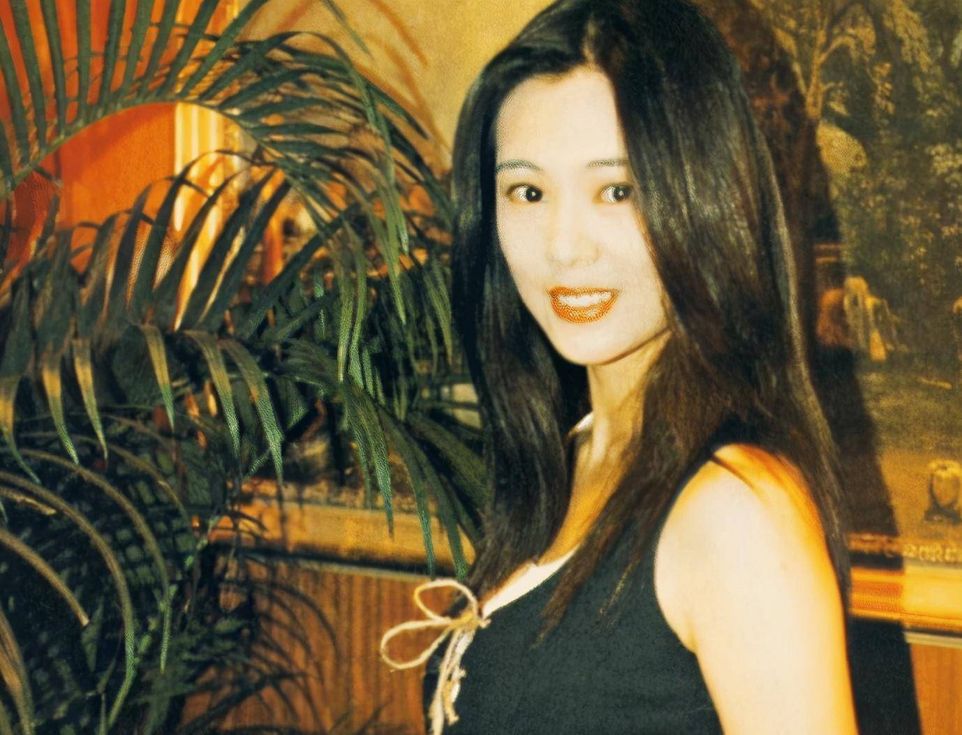 51岁的女星为了吸引粉丝,穿成这样上台_王馨萍_工作_事业