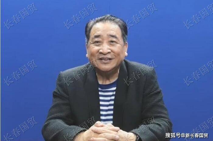 姜昆近照曝光,眼神疲憊髮際線後退 5 8d911c0fb916484a890a20e7fc6a7eb0