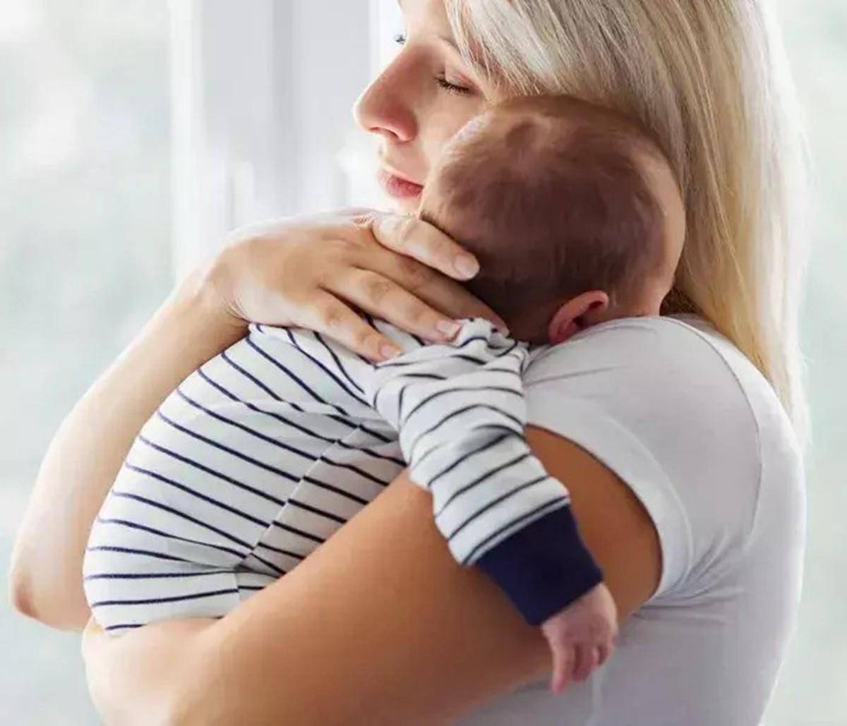 父母该怎样抱宝宝？新手妈妈一定要提前学习